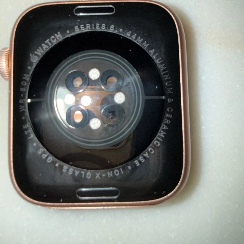 Apple series 6 Smartwatch gold aluminum 44MM with Cream Band